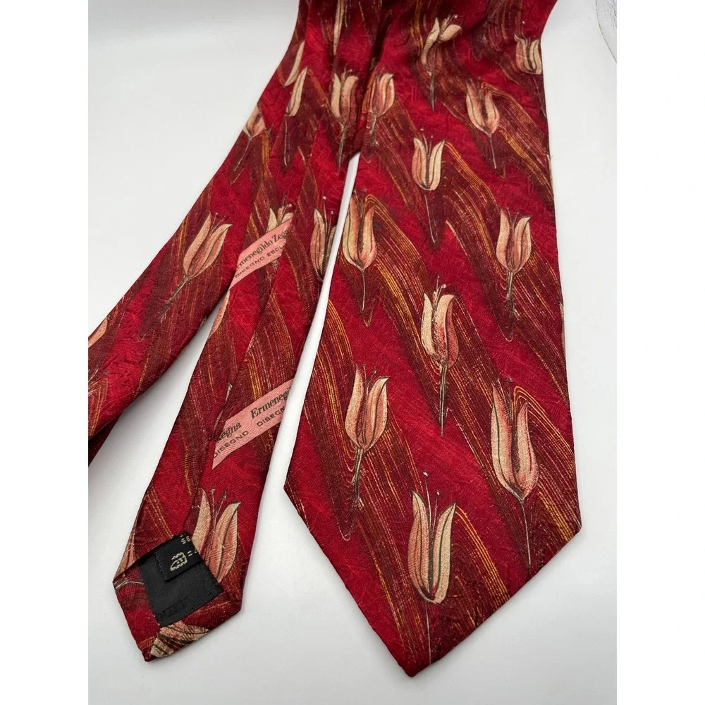 Ermenegildo Zegna Red Silk Tulip Floral Tie Made in Italy Designer Necktie